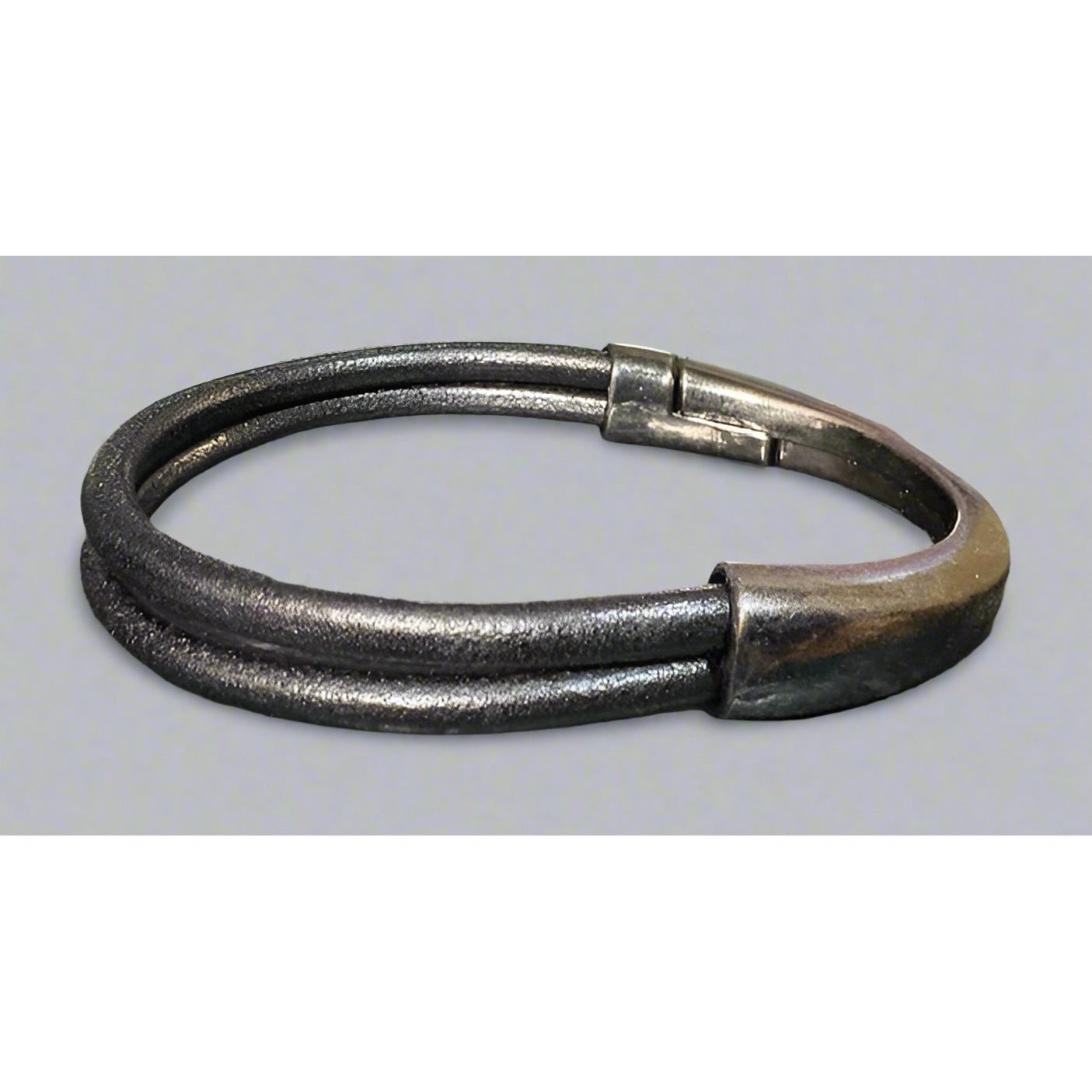 Turquoise leather bracelet with gunmetal clasp