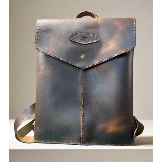 Brown leather bag with a strap 