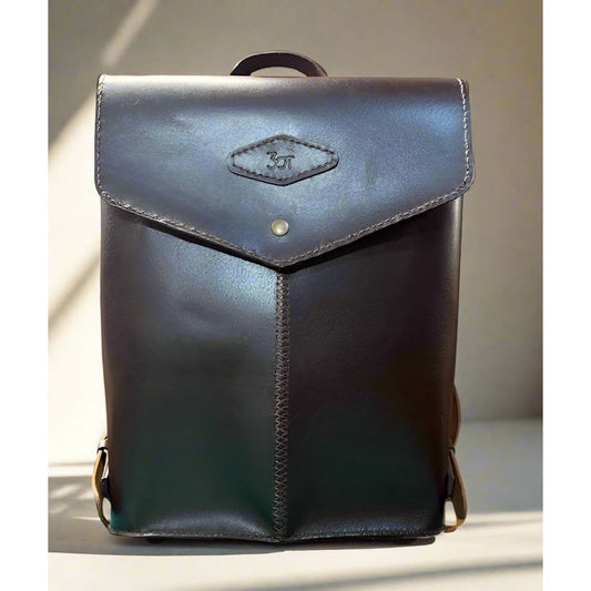 Brown leather bag with a strap 