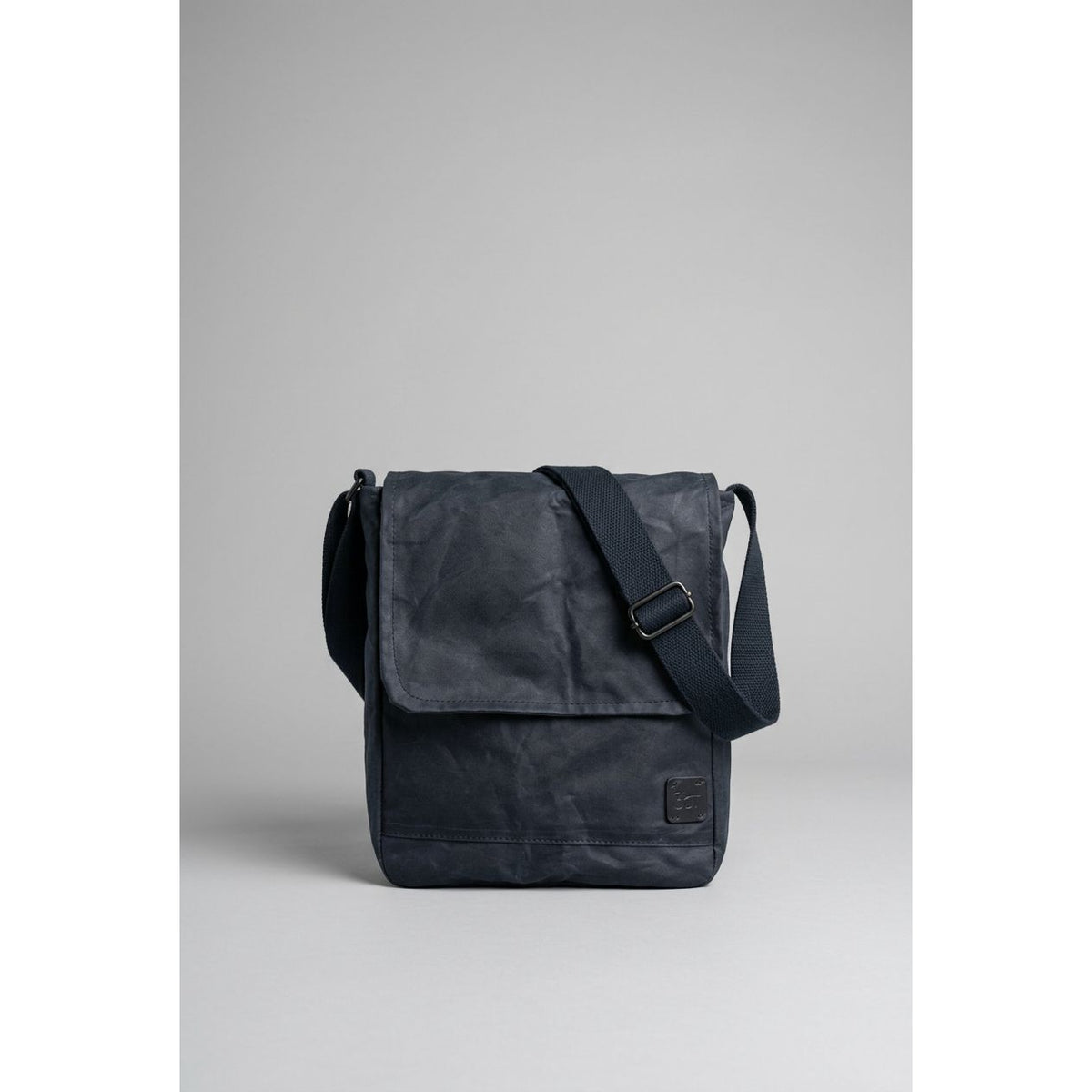 WCT07 Waxed Canvas Messenger Bag